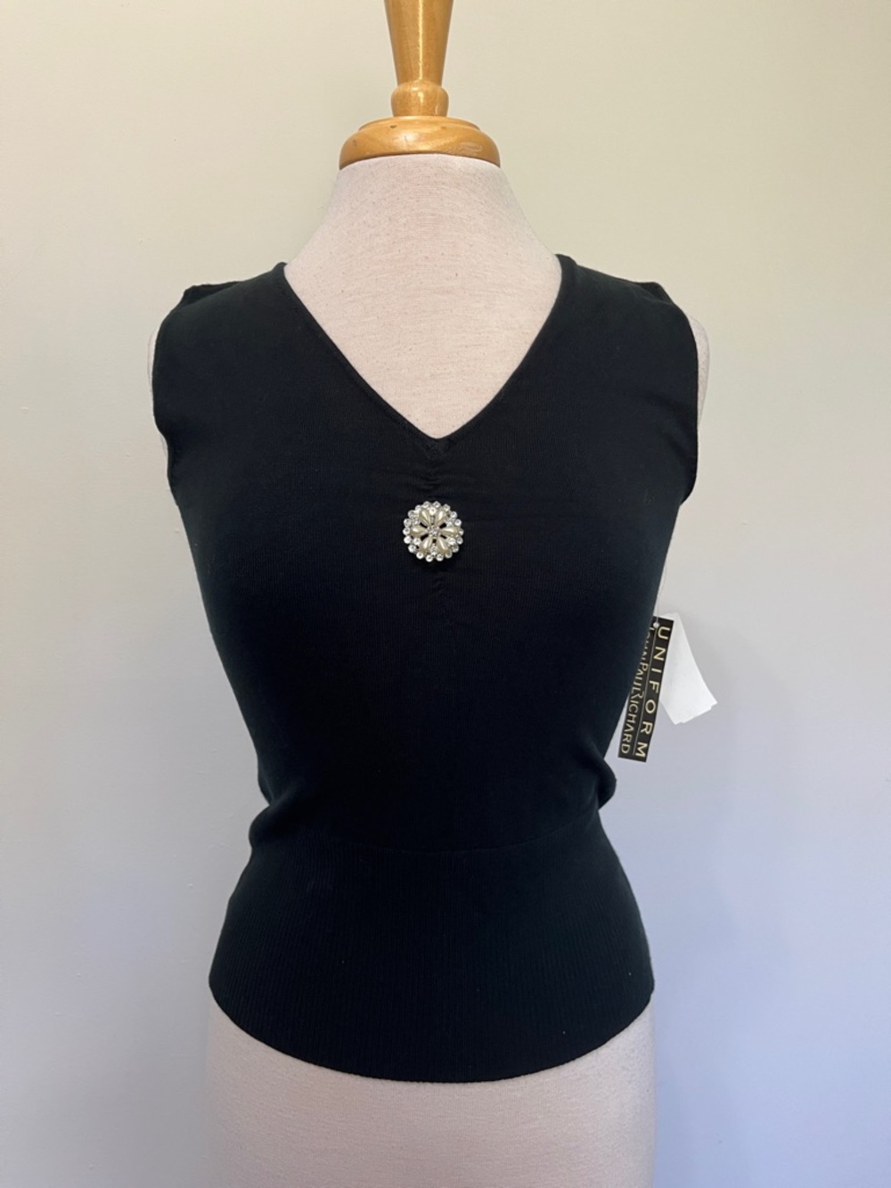 Uniform John Paul Richard Knit tank Sweater NWT Size Large removable brooch pin